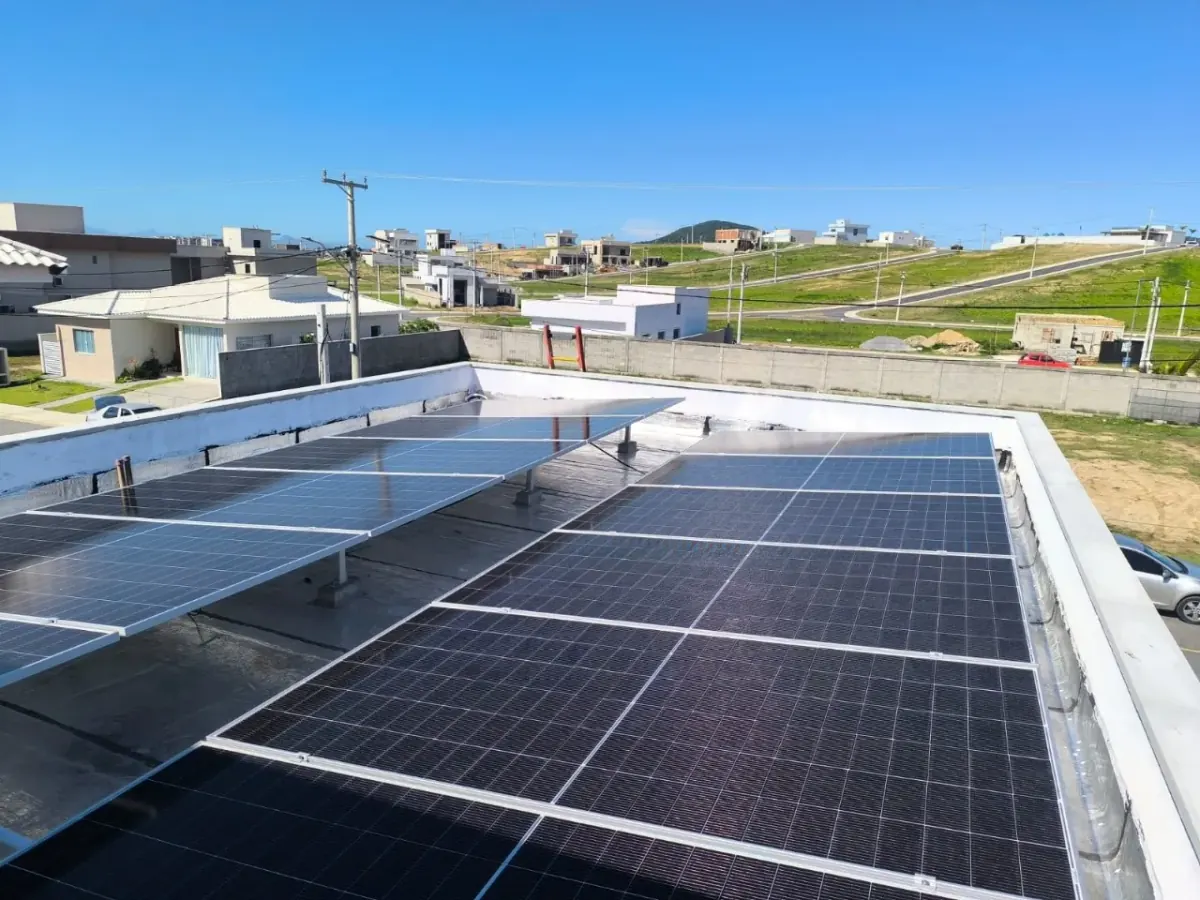 Instalação de energia solar de 684 kWp no Condomínio Viverde, São Pedro da Aldeia